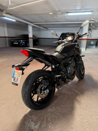 Yamaha MT-07 Naked Negra