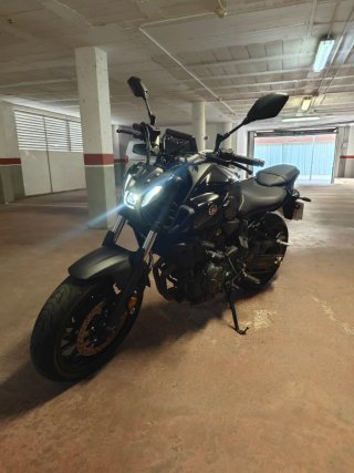 Yamaha MT-07 Naked Negra