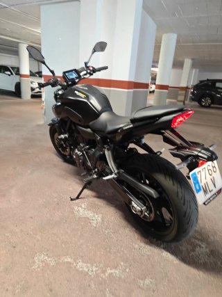 Yamaha MT-07 Naked Negra