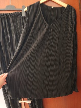 Conjunto negro pantalón y camiseta plisado