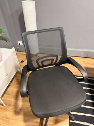 Mobiliario de oficina: Mesa y estantería