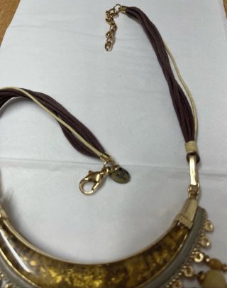 Collar bisutería dorado y multicolor