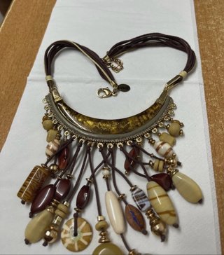 Collar bisutería dorado y multicolor