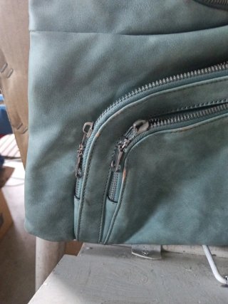 Bolso Privata Verde Azulado tiene un ajugero