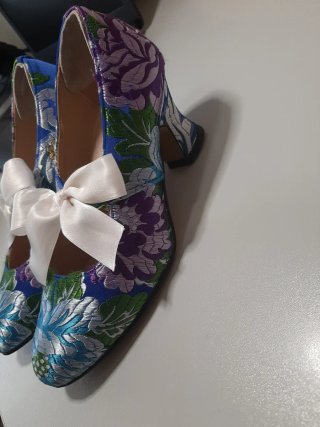 Zapatos de fallera talla 37. marca Sandal