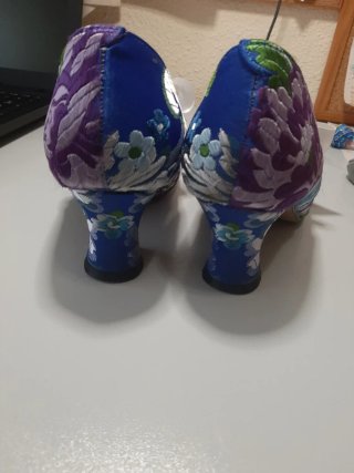 Zapatos de fallera talla 37. marca Sandal