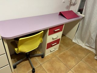 Litera juvenil con escritorio