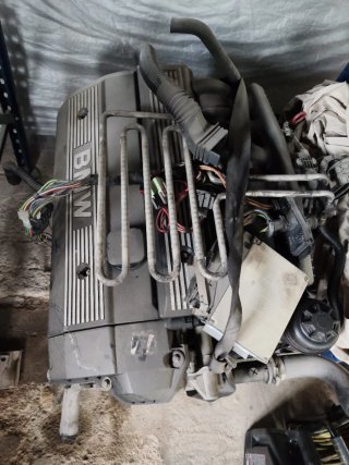 Motor M52B25