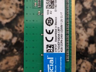 2x 4GB DDR4 Crucial 2400MHz RAM