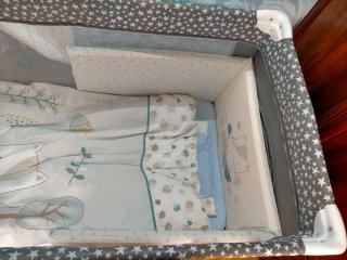 Cuna de viaje con colchón y ropa