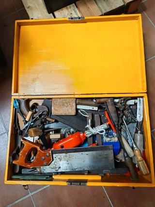 Caja de herramientas de carpintería antigua