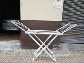 Tendedero de ropa plegable blanco
