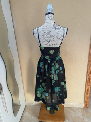 Vestido midi floral negro y verde