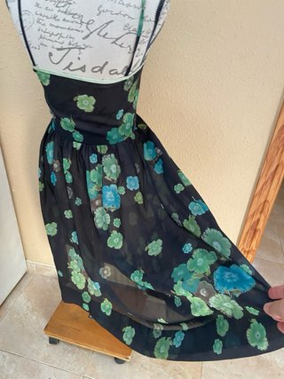 Vestido midi floral negro y verde