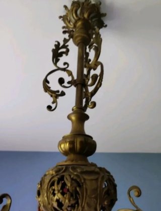 Antigua lámpara estilo modernista