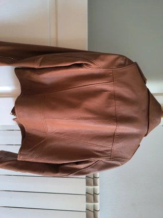 Cazadora cuero marrón Zara, nueva.