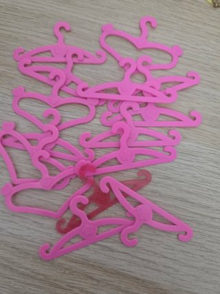 Perchas Barbie rosas van 15