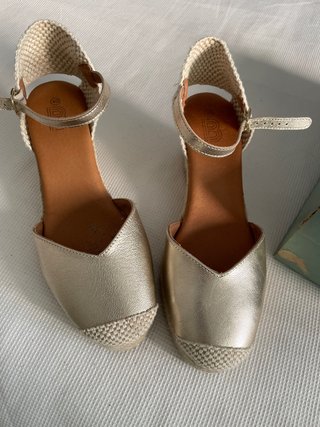 Sandalias cuña doradas talla 40