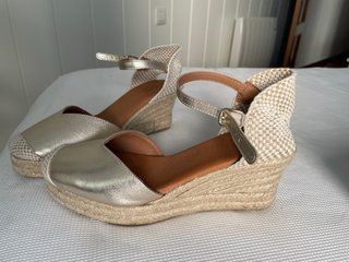 Sandalias cuña doradas talla 40