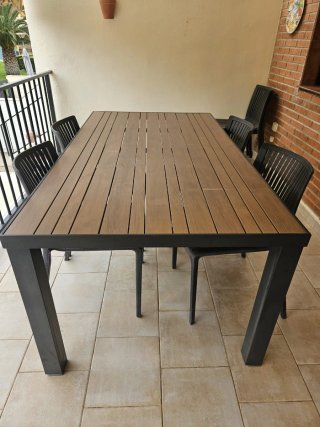 Silla de jardín de plástico negra
