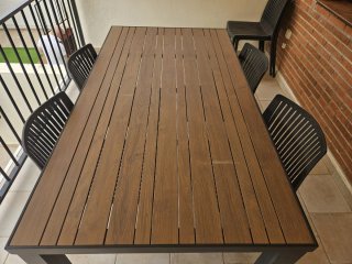 Silla de jardín de plástico negra