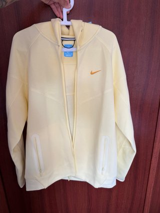 Chaqueta Nike Tech Fleece x Nocta Amarilla