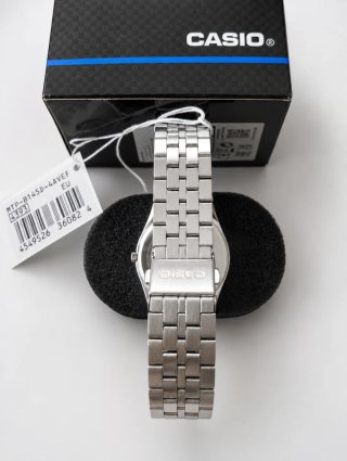 Reloj Casio nuevo con caja color rosa/salmón