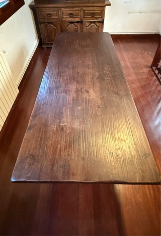 Mesa de comedor de madera rústica