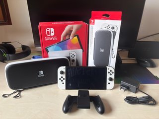 Nintendo Switch OLED + Custodia