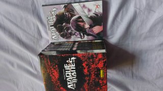 Mangas Attack On Titan con cofre exclusivo