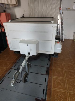Remolque blanco para perros