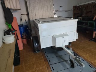 Remolque blanco para perros