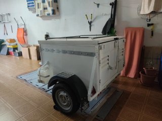 Remolque blanco para perros