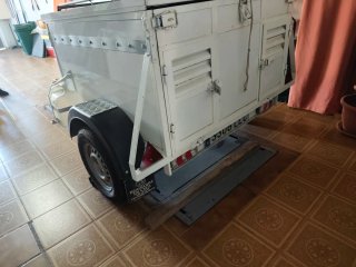 Remolque blanco para perros