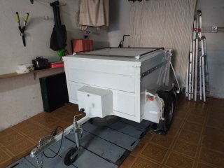 Remolque blanco para perros