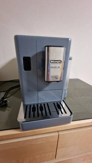 Cafetera Delonghi Rivelia Superautomática
