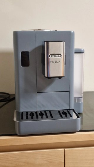 Cafetera Delonghi Rivelia Superautomática
