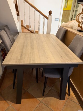 Mueble comedor, lámparas, mesa, sillas, cuadro