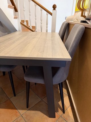 Mueble comedor, lámparas, mesa, sillas, cuadro