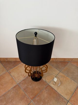 Mueble comedor, lámparas, mesa, sillas, cuadro