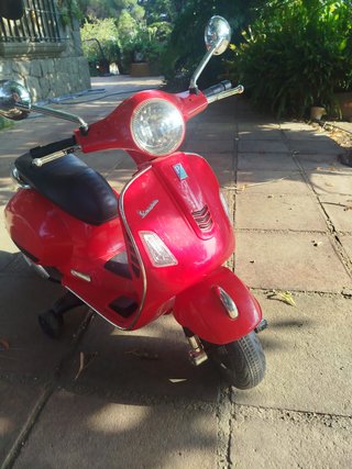 Moto Eléctrica Infantil Vespa Roja