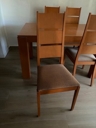 4 Sillas de comedor de madera y tela