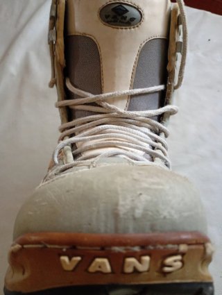 Botas de montaña Vans beige y grises