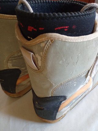 Botas de montaña Vans beige y grises