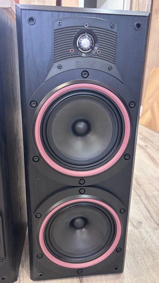 Altavoces Bowers & Wilkins DM 320 Negros.