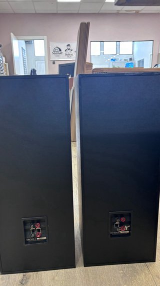Altavoces Bowers & Wilkins DM 320 Negros.