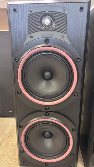 Altavoces Bowers & Wilkins DM 320 Negros.