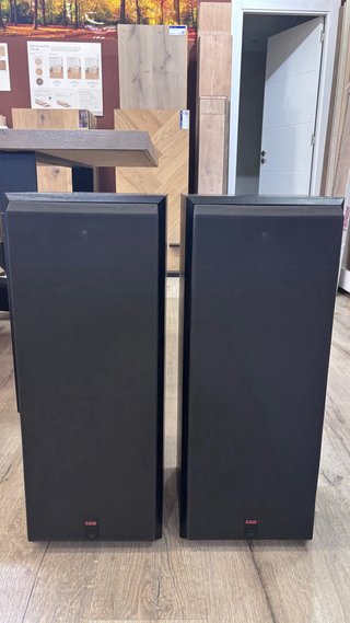 Altavoces Bowers & Wilkins DM 320 Negros.