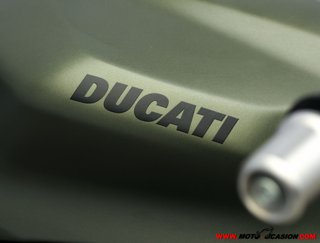 DUCATI STREETFIGHTER V2