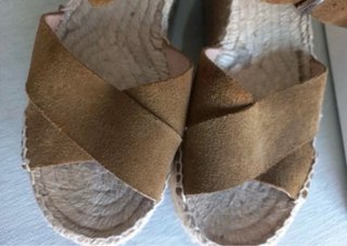 Cuñas Bimba y Lola piel serraje caqui